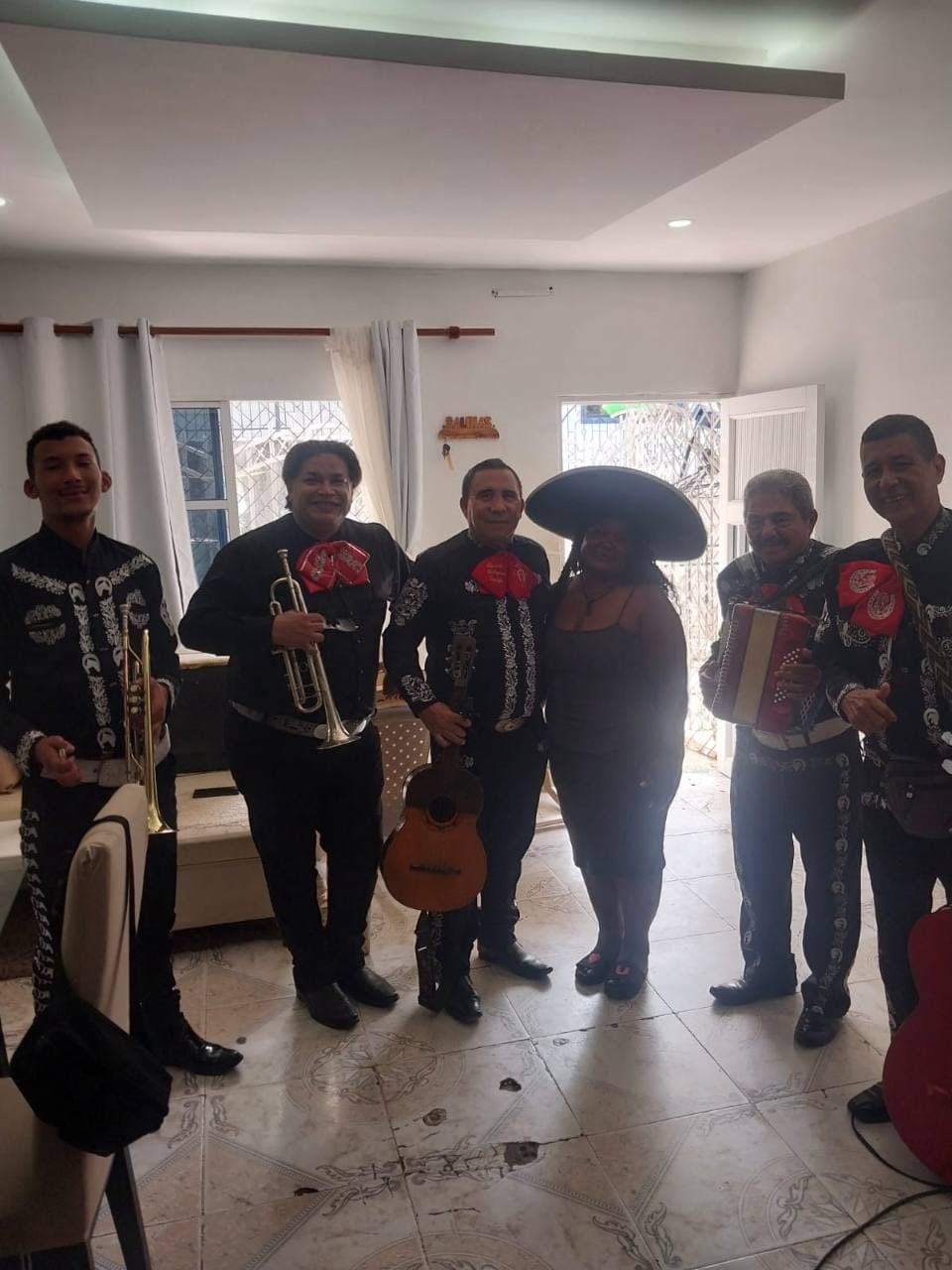 Mariachis en serenata a domicilio